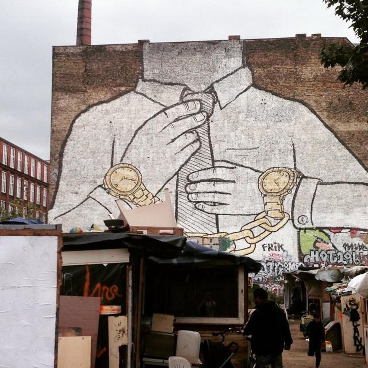 A while ago... #blu #jr #streetart #streetartberlin #streetartandgraffiti #wall #mural #instagraffiti #graffiti #gr… http://t.co/evyPo3W0Xv