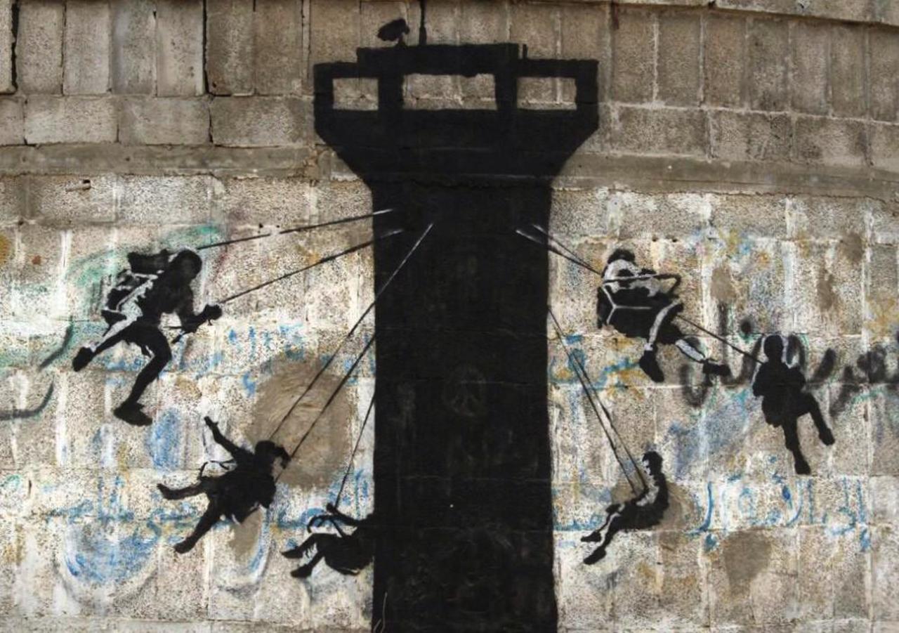 #Banksy 

New Street Art by Banksy in Gaza City 
'the world's largest open air prison'

#art #graffiti #streetart http://t.co/Ulpt5oDbAi