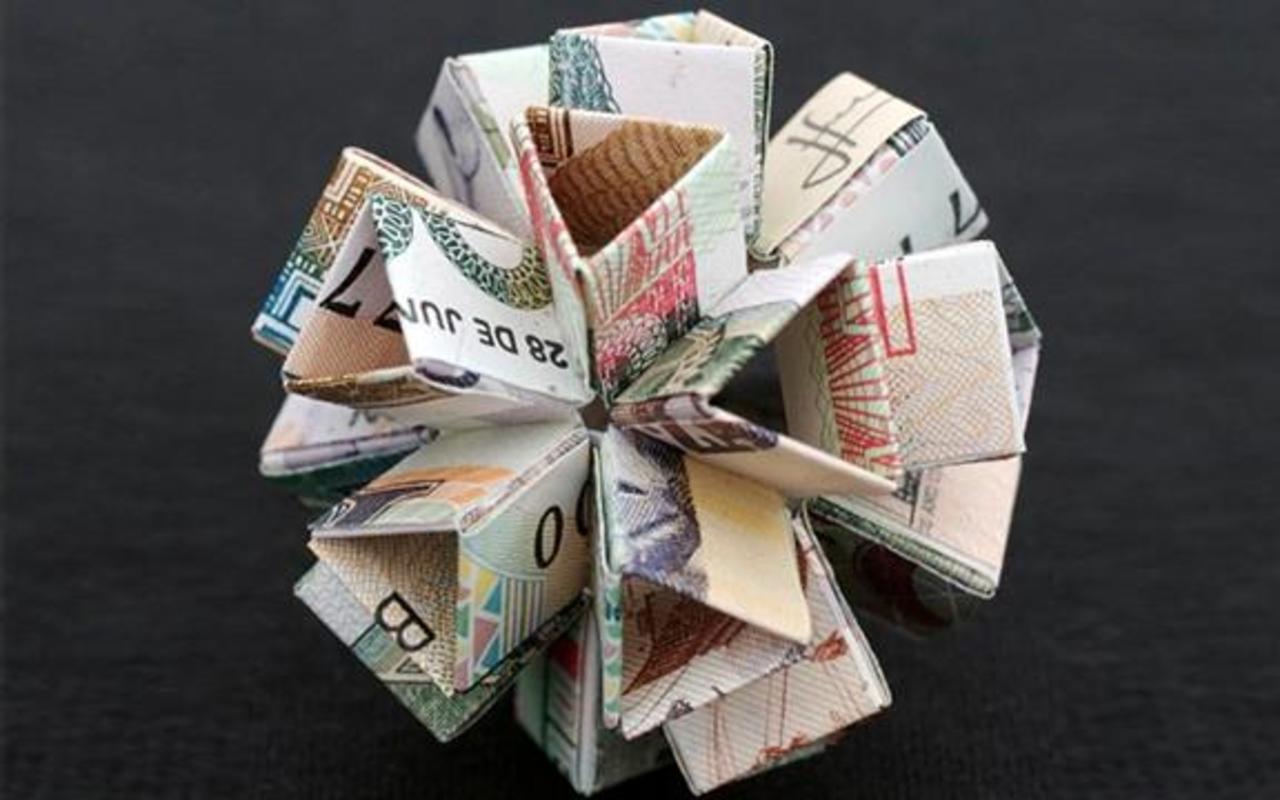 Kristi Malakoff creates colorful sculptures by folding and pasting paper money. #Art #Sculpture #KristiMalakoff http://t.co/8KndERHFbA