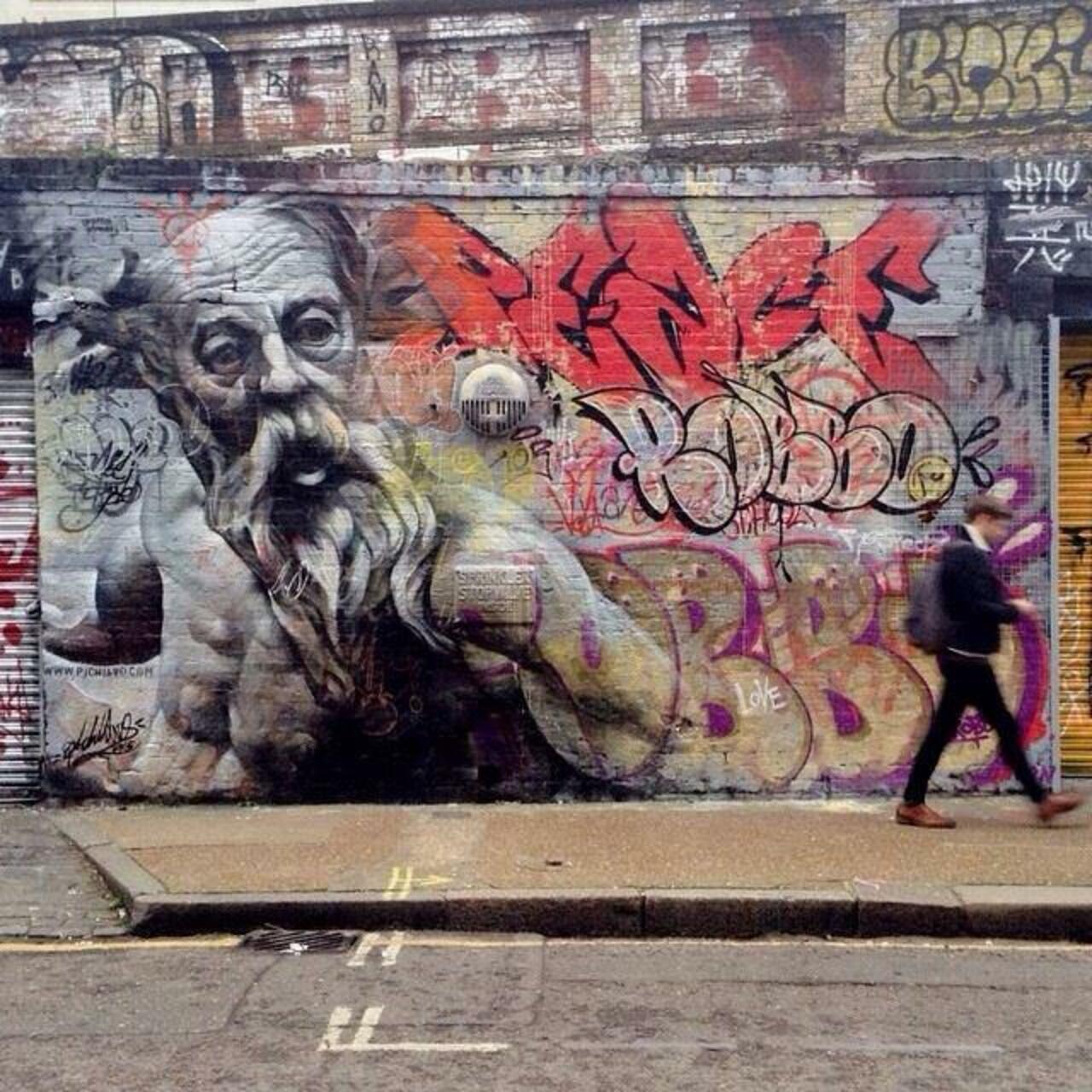 Pichiavo new Street Art wall in Shoreditch, London 

#art #arte #graffiti #streetart http://t.co/VkWq5NyUT9