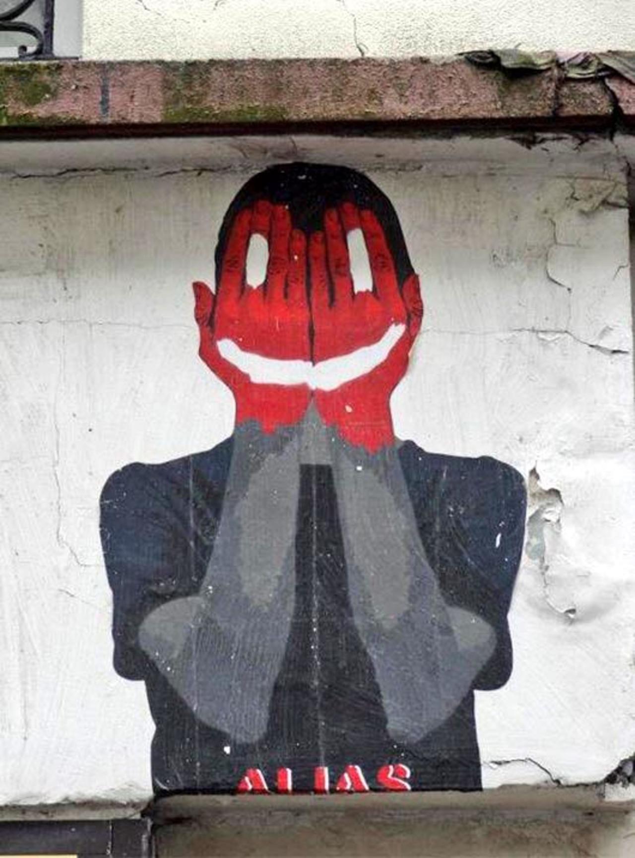 “@Pitchuskita: Alias 
Paris, France
#streetart #art #graffiti #mural http://t.co/Eyu61CgjZB” Too cool #urbanart