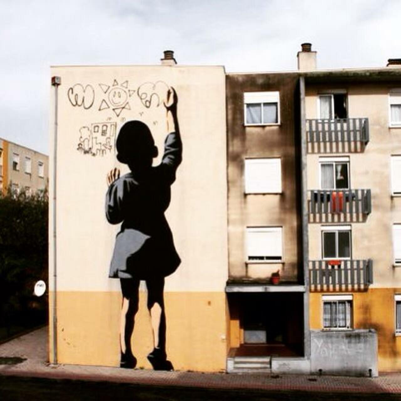 Adres #sprayart #stencil #graffiti #urbanart #Mural #murales #streetart http://t.co/AvFnIYRts9