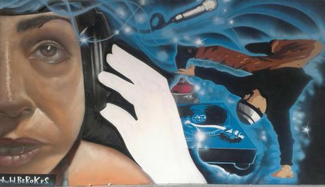¿Cómo representar el hip hop en un muro?Aquí la respuesta:
#Hiphop #urbanart #graffiti #breakdance #rap #dj #mc #art http://t.co/MY4IQcHcFM