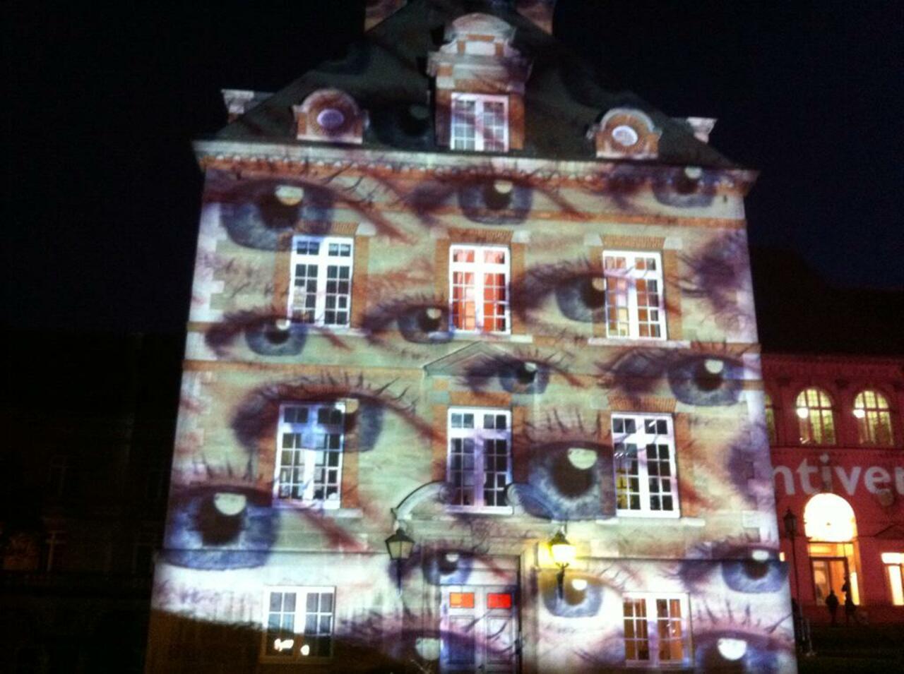 #GerryHofstetter illumine la @ciup_fr #attentivenow #LightArt #Paris #live http://t.co/XxuV2VbBO1