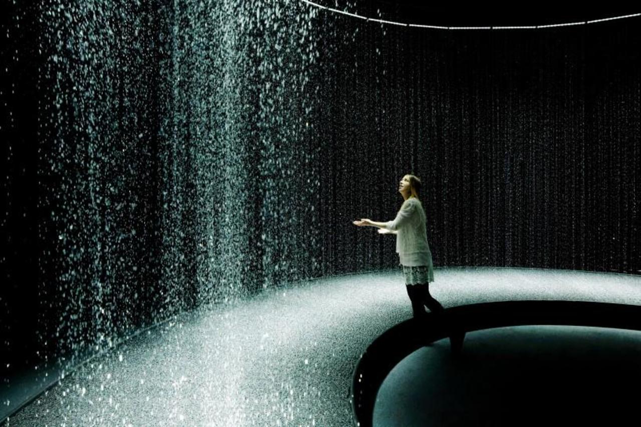 light in water by DGT architects on display at éléphant paname: http://bit.ly/1xvzna5 via @designboom  #art http://t.co/nMcb8kJT4V