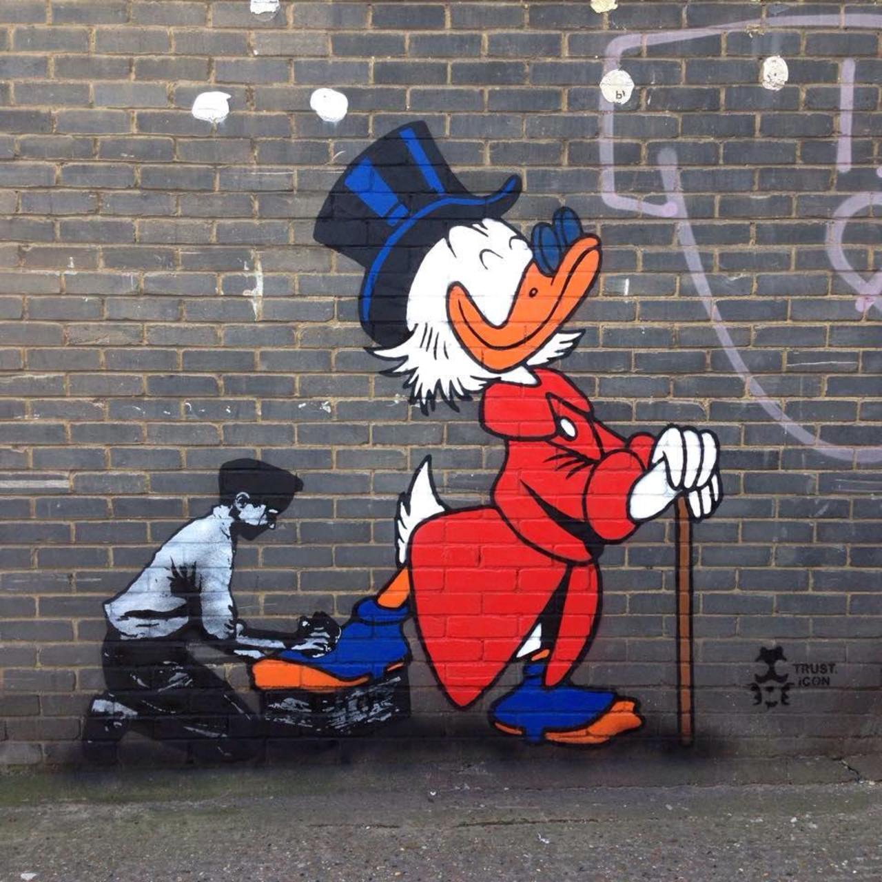 'Shine Box' 
New Street Art by iCON in Bethnal Green, London 

#art #arte #graffiti #streetart http://t.co/wxvV9IDTE3 googlestreetart chi…